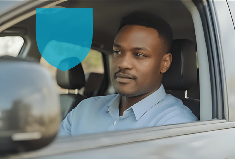 Commercial dans son véhicule professionnel