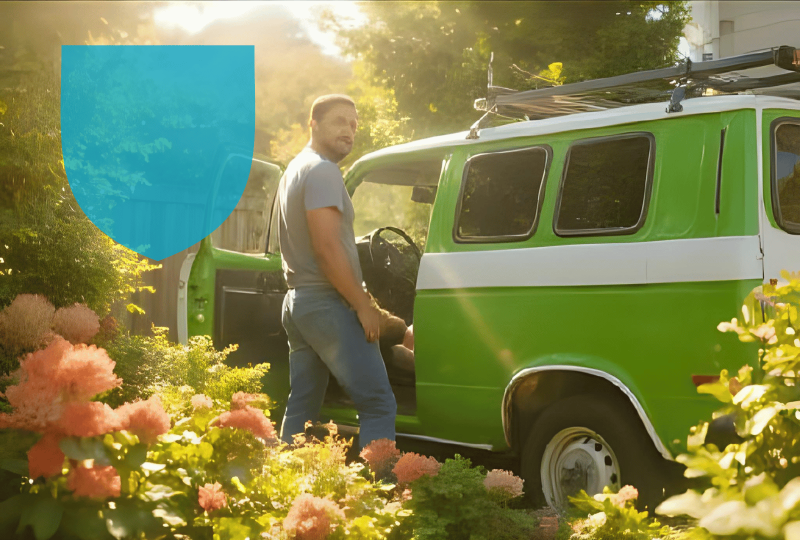Paysagiste près de son véhicule dans un jardin