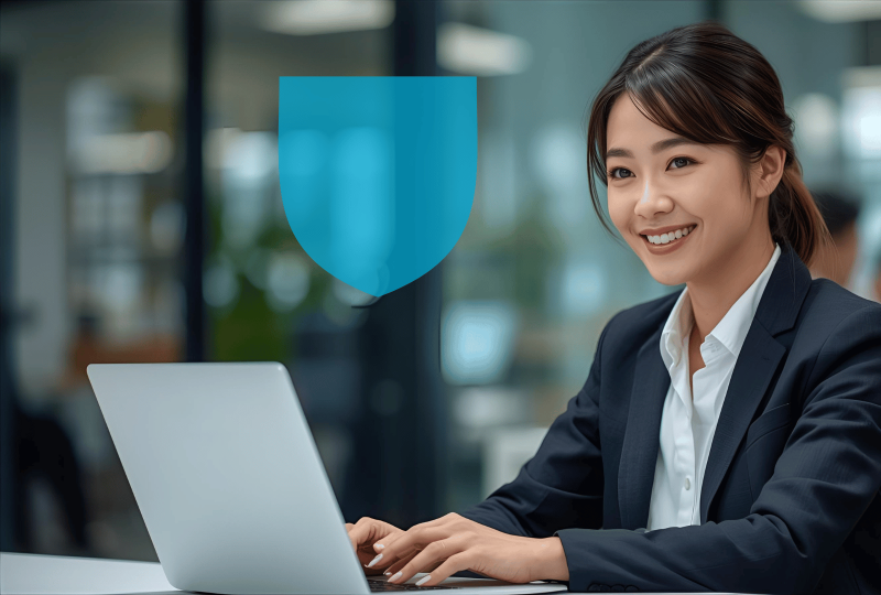 Professionnelle qui profite de résilier son assurance professionnelle