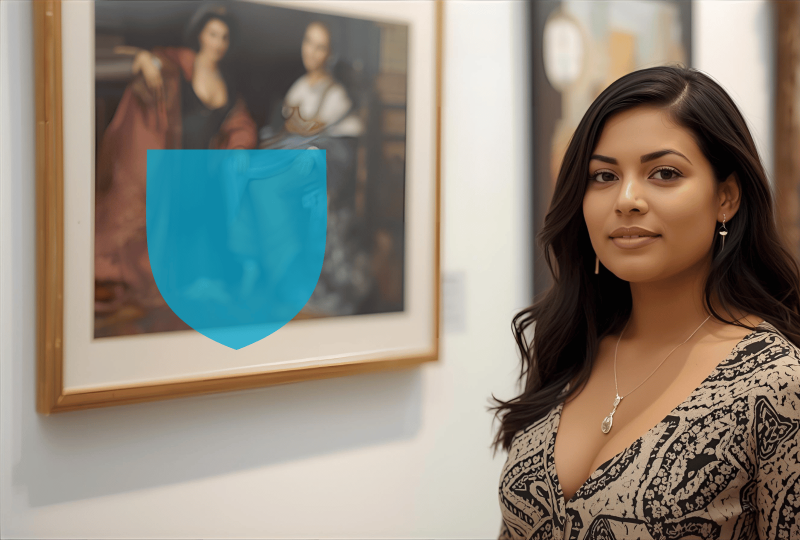 Artiste dans sa gallerie avec son assurance MRP